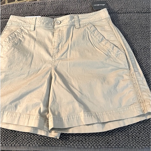 NEW WITH TAGS, Eddie Bauer tan shorts,  Size 8,  Retail $39.99 - Picture 1 of 4